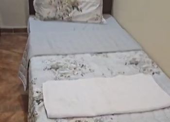 استديو بأثاث مريح وبسيط 