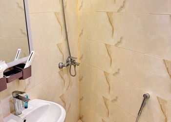 استديو بأثاث مريح وبسيط 