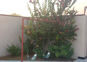 استراحة بمسبح خارجي وجلسة خارجية