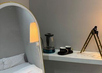 استديو بسرير ماستر وجلسة مريحة 