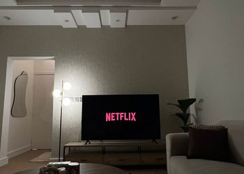 شقة بغرفة نوم وصالة أنيقة