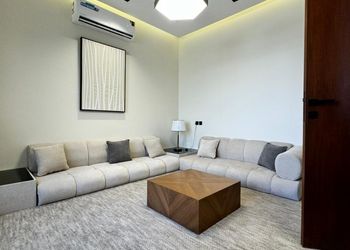 شاليه بتصميم مودرن ومسبح خارجي 