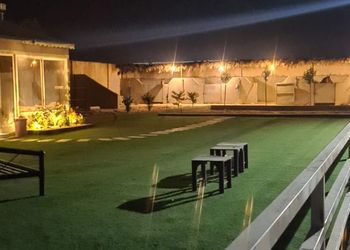 استراحة بإسطبل خيل و جلسات