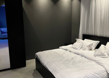 استديو بسرير ماستر وجلسة جانبية