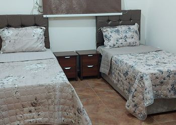 استديو بأثاث مريح وبسيط 