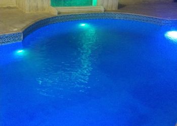 استراحة بمسطح اخضر وجلسه خارجيه