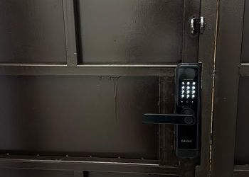 استديو بسرير ماستر وجلسة جانبية