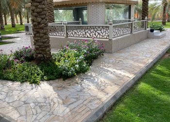 مزرعة  بمسطح اخضر ومجلسين