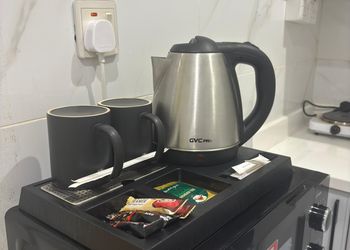 استديو بأثاث مريح وبسيط 