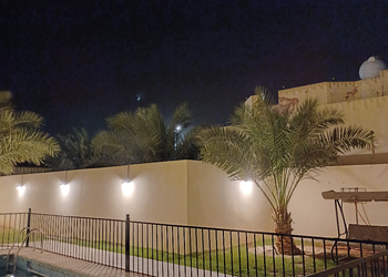 شاليه بمسبح خارجي وجلسة خارجية