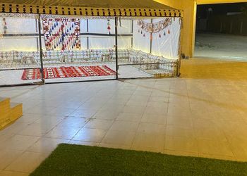 شاليه بمسطح اخضر ومسبح 