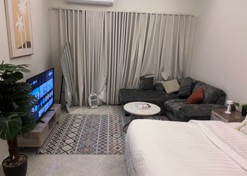 استديو بسرير ماستر وجلسه جانبيه