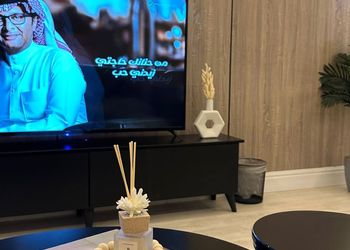 استديو بأثاث مريح وبسيط 