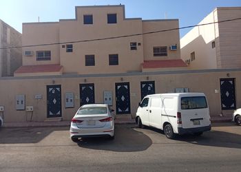 استديو بأثاث مريح وبسيط 