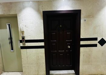 شقة بصالة أنيقة ودخول ذاتي