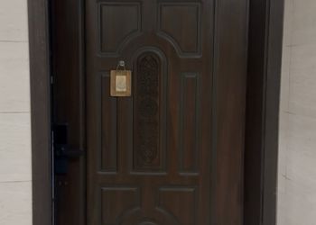 شقة بغرفة معيشة وغرفة نوم
