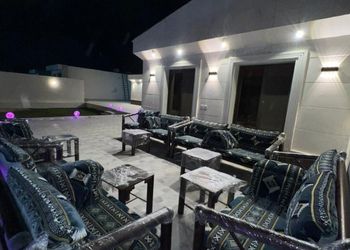 شاليه بمسبح خارجي ومجالس واسعة 