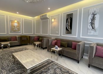 استراحة بمجالس واسعة ومسطح اخضر