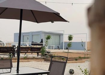 استراحة ببيت شعر واسطبل خيل