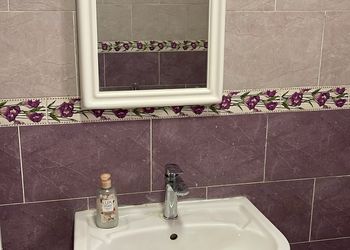استديو بأثاث مريح وبسيط 