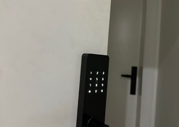 استديو بسرير ماستر وجلسة جانبية 