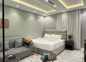 استديو بأثاث مريح وبسيط 