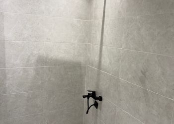 شقة بصالة أنيقة ودخول ذاتي
