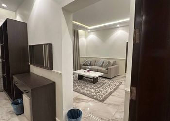 استديو بأثاث مريح وبسيط 