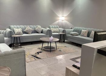 شاليه بمسطح اخضر ومسبح 