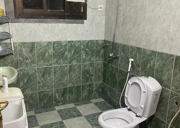 شقة بصالة وغرفتين نوم 