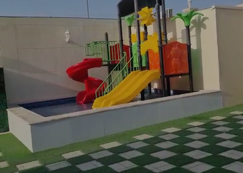 شاليه بصالة جلوس ومسبح 