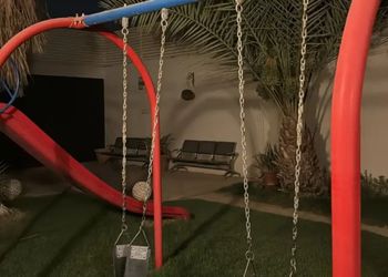 استراحة بمجلس وفناء خارجي 