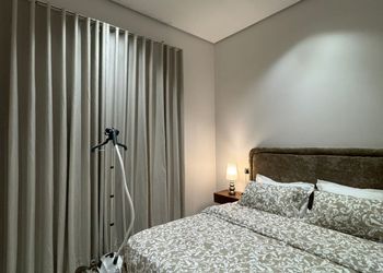 شقة بغرفة معيشة وغرفة نوم 