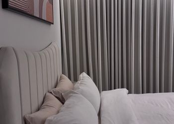 استديو بسرير ماستر وجلسة مريحة 