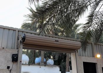 شاليه بمسطحات خضراء 