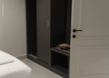 استديو بأثاث مريح وبسيط 