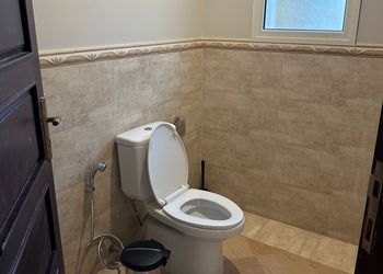 شاليه بمسطح اخضر ومسبح