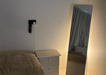 استديو بسرير ماستر وجلسة جانبية