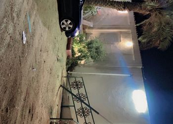 استراحة بمجلس وفناء خارجي 