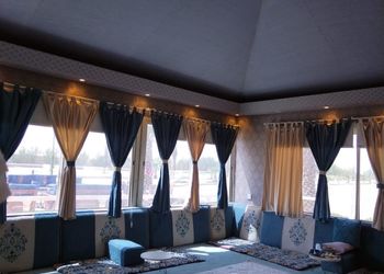 مزرعة بمناظر خلابة وجلسة خارجية 