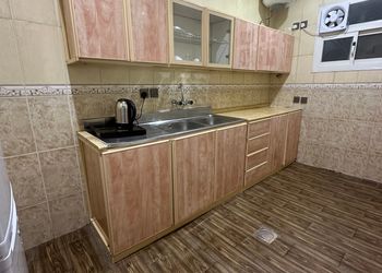 شقة بغرفة معيشة وغرفتين نوم 