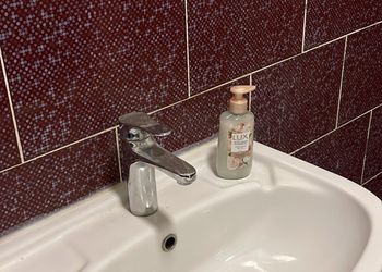 شقة بصالة جلوس ودخول ذاتي