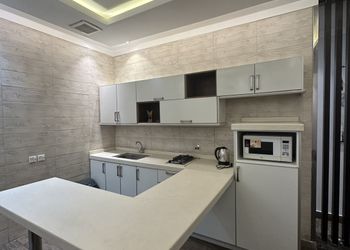 شاليه بمسبح خارجي وألعاب اطفال 