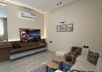 استديو بسرير ماستر وجلسة جانبية 