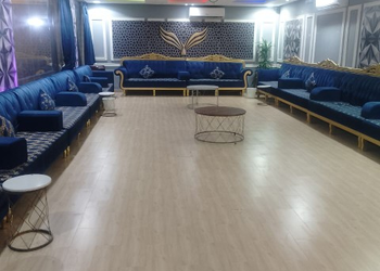 شاليه بمجلس مطل على الحديقة