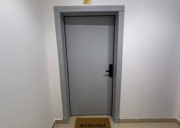 استديو بسرير ماستر وجلسة جانبية