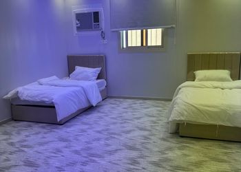شقة بغرفة جلوس وغرفتين نوم 