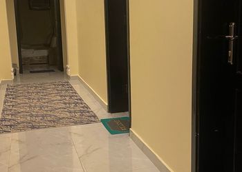 شقة بغرفتين نوم بأثاث هادئ