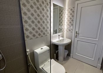 شقة بتصميم مودرن وبلكونة