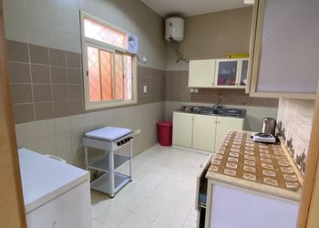 استراحة بمجالس وفناء خارجي